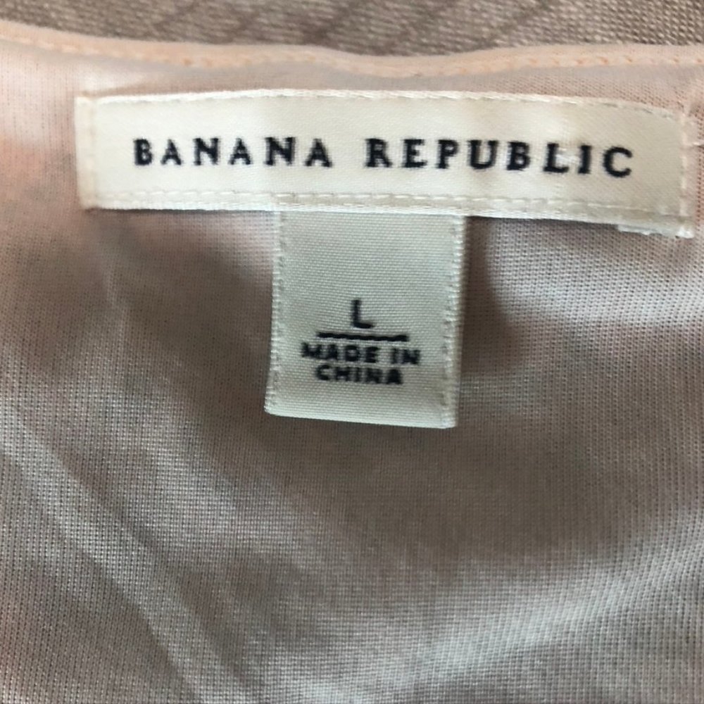 Large Banana Republic Lace Sleeveless Top lined sweet peach color over cream - Picture 5 of 7